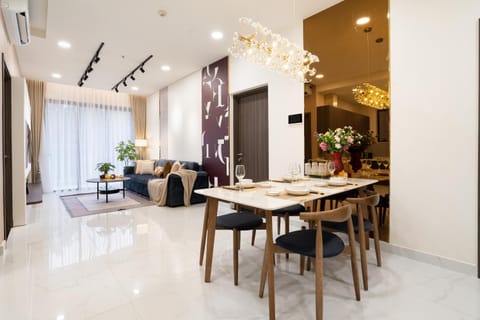 TV and multimedia, Living room, Photo of the whole room, Seating area, Dining area