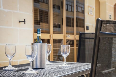 Bright 3-Bed Apartment with Outdoor Dining Mellieha Apartment in Malta