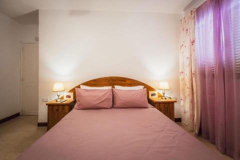 Bright 3-Bed Apartment with Outdoor Dining Mellieha Apartment in Malta