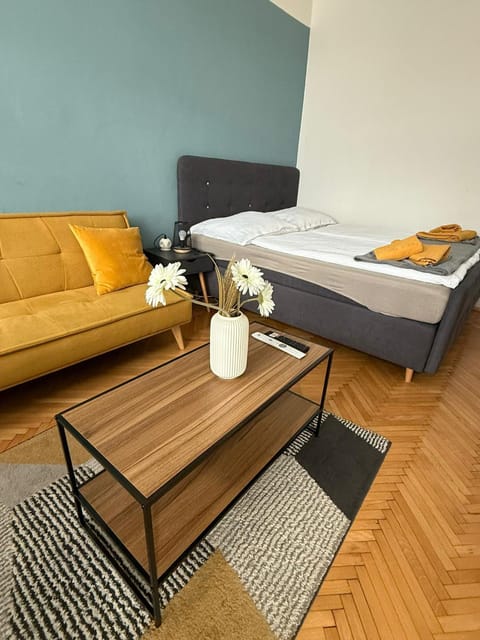 Bed, Photo of the whole room, Seating area, Bedroom