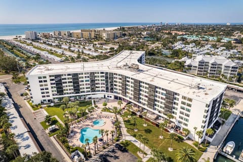 Property building, Bird's eye view, Swimming pool