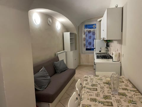 Bed, Kitchen or kitchenette, Living room, Seating area, Dining area, oven