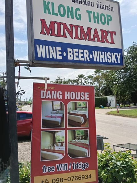 Day, Property logo or sign, Food and drinks, Logo/Certificate/Sign, Text overlay, Street view, Drinks, Certificate/Award