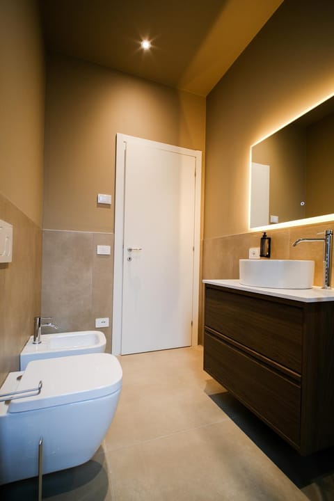 Balcony Double Suite - 3 min walk to Bernina Express Bed and Breakfast in Province of Brescia