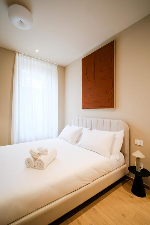 Balcony Double Suite - 3 min walk to Bernina Express Bed and Breakfast in Province of Brescia