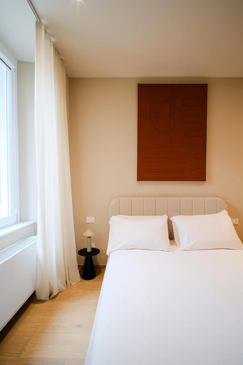 Balcony Double Suite - 3 min walk to Bernina Express Bed and Breakfast in Province of Brescia