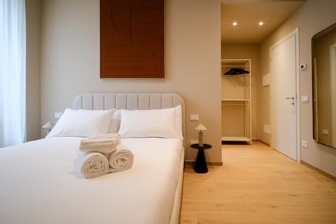 Balcony Double Suite - 3 min walk to Bernina Express Bed and Breakfast in Province of Brescia