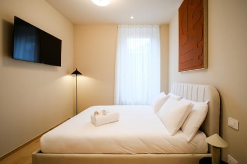 Balcony Double Suite - 3 min walk to Bernina Express Bed and Breakfast in Province of Brescia