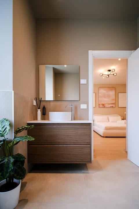 Balcony Triple Suite - 3 min walk to Bernina Express Bed and Breakfast in Province of Brescia