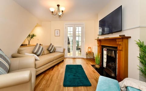 Castle Square Cottage - Beachside Retreat Country House in Underhill Park