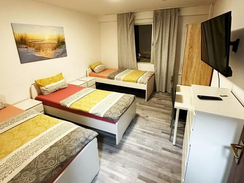 Bed, TV and multimedia, Bedroom