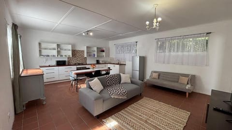 Communal lounge/ TV room, TV and multimedia, Living room, Seating area