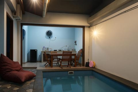 Dining area, Swimming pool