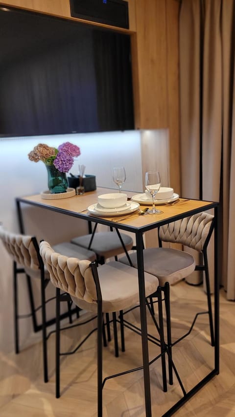 TV and multimedia, Dining area, air conditioner