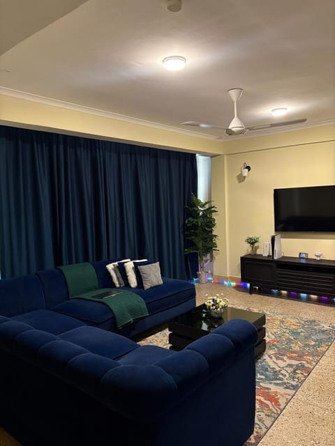 Communal lounge/ TV room, TV and multimedia, Living room, Seating area, Evening entertainment