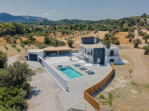 Property building, Day, Bird's eye view, Pool view, Swimming pool, sunbed