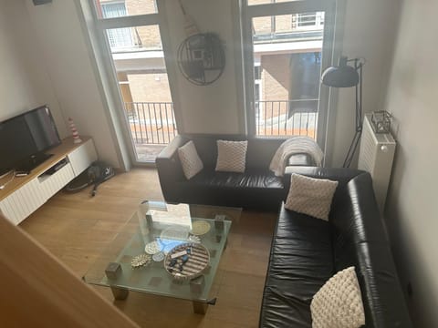 Communal lounge/ TV room, TV and multimedia, Living room, Seating area, Evening entertainment