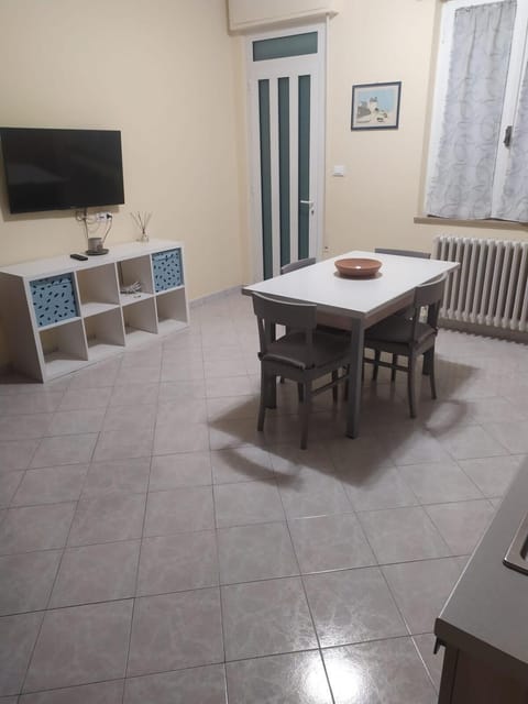TV and multimedia, Kitchen or kitchenette, Dining area