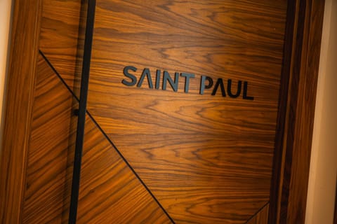 SAINT PAUL - Unrivalled 3BR Penthouse Apartment with Hot Tub Leeds Apartment in Leeds