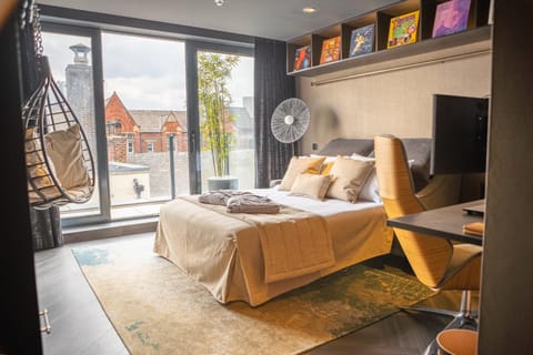 SAINT PAUL - Unrivalled 3BR Penthouse Apartment with Hot Tub Leeds Apartment in Leeds