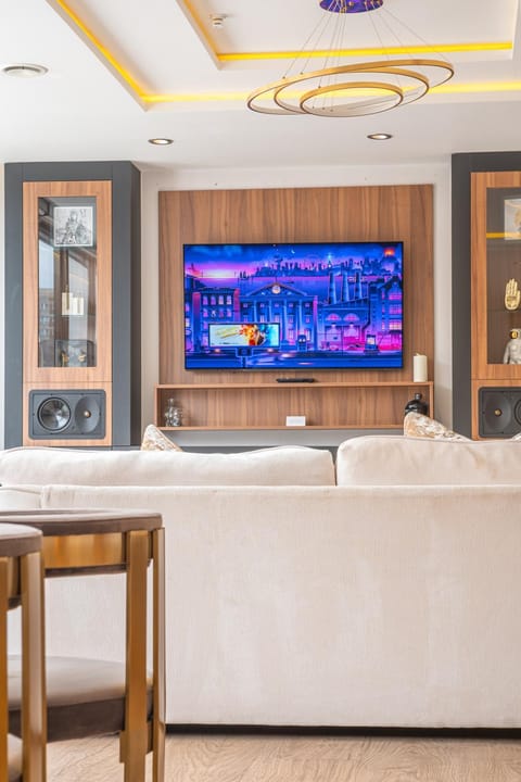 SAINT PAUL - Unrivalled 3BR Penthouse Apartment with Hot Tub Leeds Apartment in Leeds