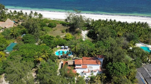 Property building, Day, Natural landscape, Bird's eye view, Beach, Pool view, Sea view, Swimming pool