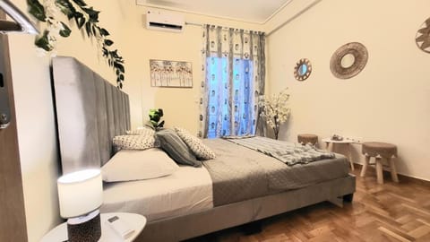 Bed, TV and multimedia, Seating area, Bedroom, air conditioner