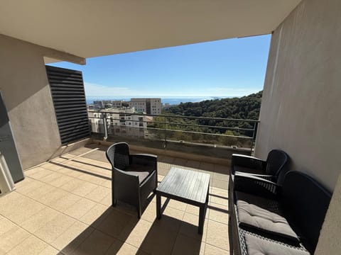 Natural landscape, View (from property/room), Balcony/Terrace, Living room, Sea view