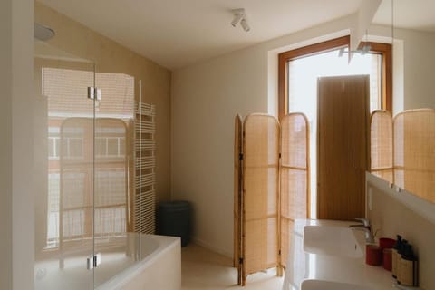 Boutique Guesthouse - Private Top floor - 3 rooms - host on site available Apartment in Ghent