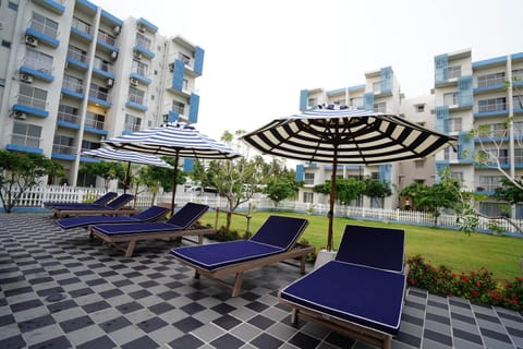 Swimming pool, Swimming pool