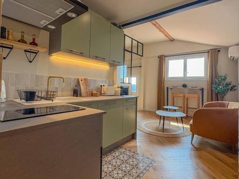 Kitchen or kitchenette