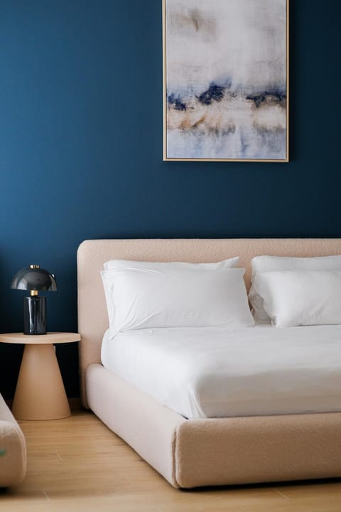 Garden Triple Suite - 3 min walk to Bernina Express Bed and Breakfast in Province of Brescia