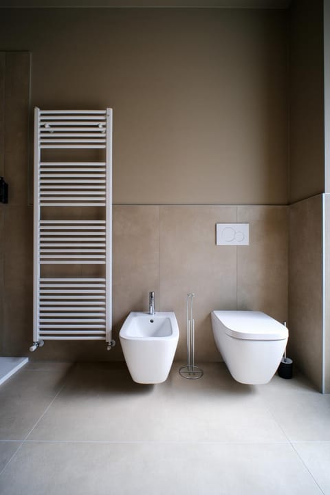 Garden Triple Suite - 3 min walk to Bernina Express Bed and Breakfast in Province of Brescia