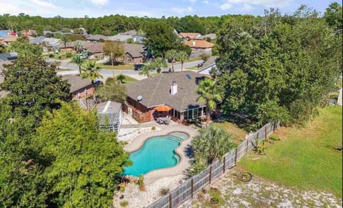 Neighbourhood, Bird's eye view, Pool view