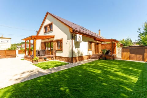 Property building, Spring, Day, Garden, Garden view