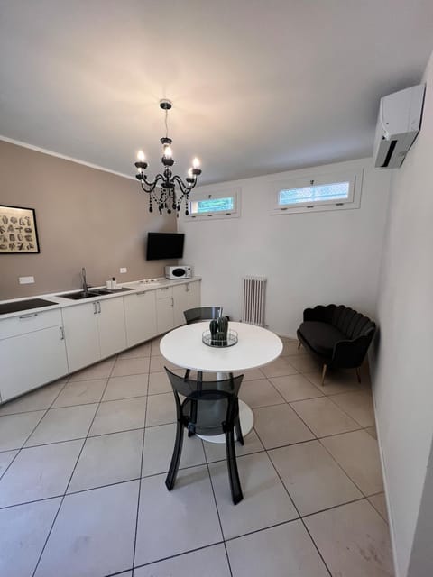 Kitchen or kitchenette, Living room, Seating area, Dining area, air conditioner