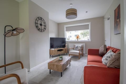 Gray House-Modern 2BR close to Loch Lomond Apartment in Scotland