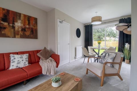 Gray House-Modern 2BR close to Loch Lomond Apartment in Scotland