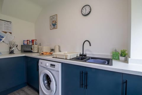 Gray House-Modern 2BR close to Loch Lomond Apartment in Scotland