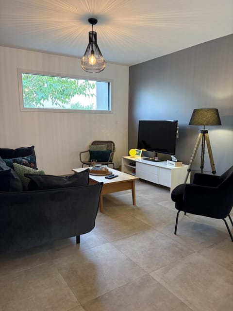 Maison "Aux Jolis Lauriers" Apartment in Valence