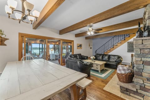 Serpent Lake Getaway House in Crosby