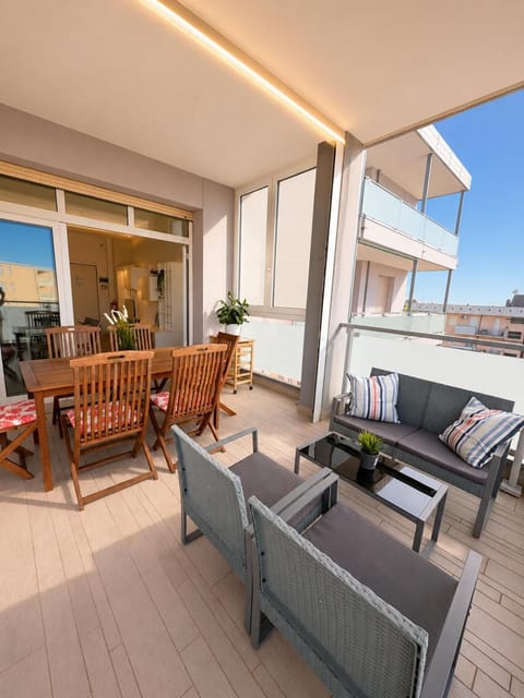 Balcony/Terrace, Dining area
