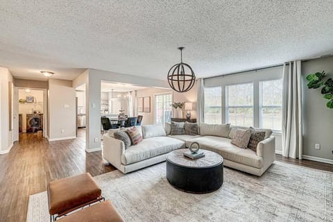 Lavish HUGE Noblesville and Carmel adjacent family home House in Noblesville