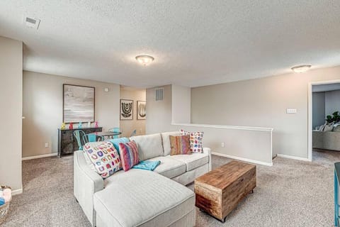 Lavish HUGE Noblesville and Carmel adjacent family home House in Noblesville