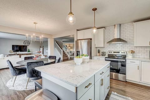 Lavish HUGE Noblesville and Carmel adjacent family home House in Noblesville