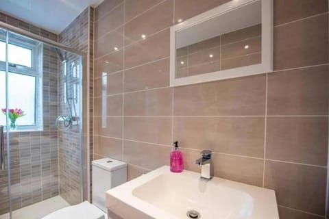 Dalziel House-3 bedroom Hamilton Apartment in Hamilton