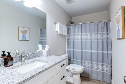 Rustic Chic Mountain Home 15 min from DT Asheville House in Fairview