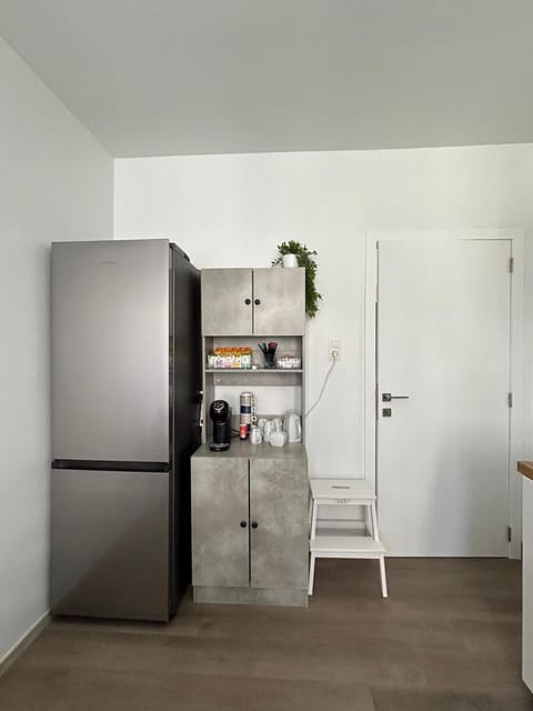 Chambre de luxe Afrik a Liège Grande Sale de bain privée check in autonome cuisine partagée Bed and Breakfast in Liège