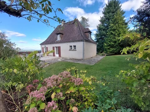 Property building, Garden, Garden view, Landmark view