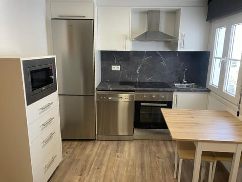 Kitchen or kitchenette, Dining area, dishwasher, oven, stove